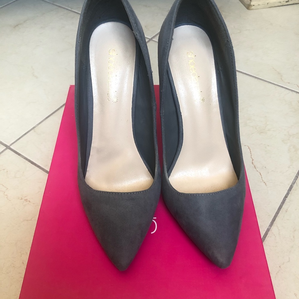 Pumps - Picture 1 of 5